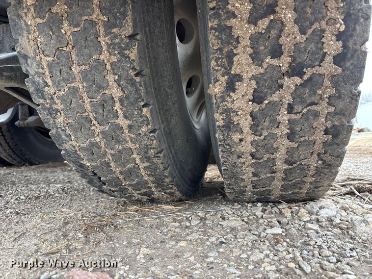 image for item FB3600 2013 Peterbilt 386 semi truck