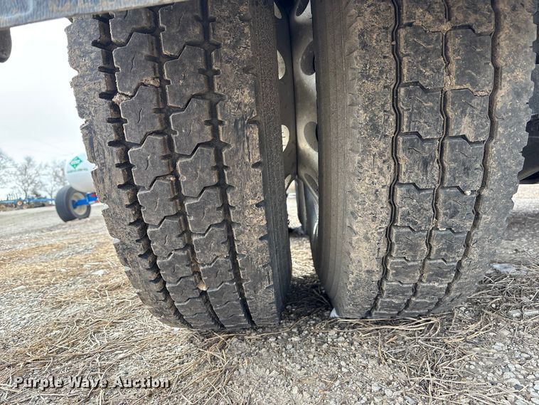 image for item FB3600 2013 Peterbilt 386 semi truck