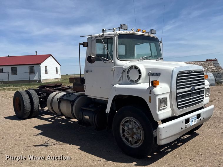 image for item FB7132 1989 Ford LN9000 semi truck
