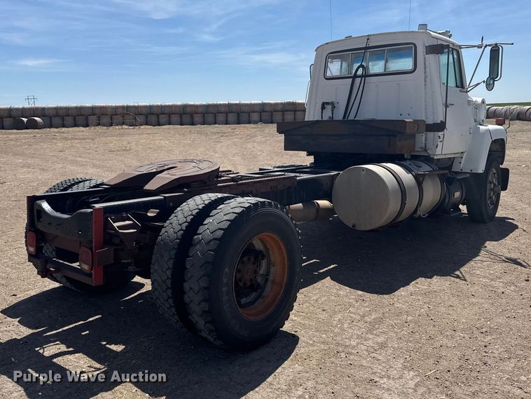 image for item FB7132 1989 Ford LN9000 semi truck