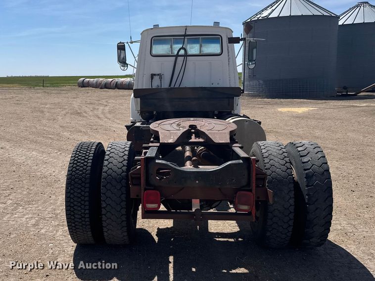 image for item FB7132 1989 Ford LN9000 semi truck