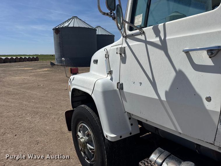image for item FB7132 1989 Ford LN9000 semi truck