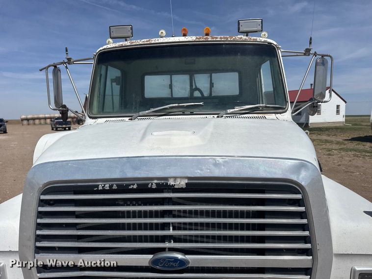 image for item FB7132 1989 Ford LN9000 semi truck