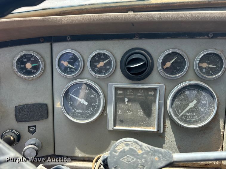 image for item FB7132 1989 Ford LN9000 semi truck