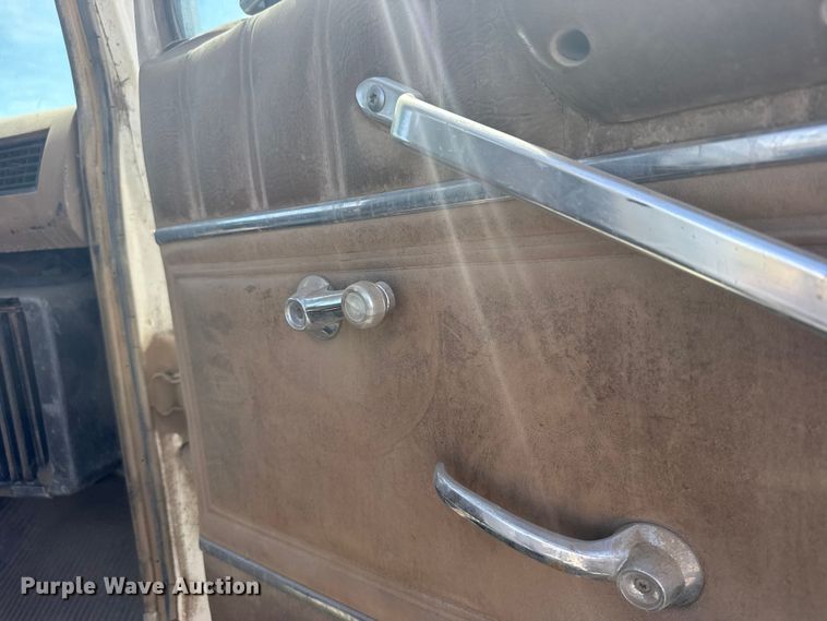 image for item FB7132 1989 Ford LN9000 semi truck