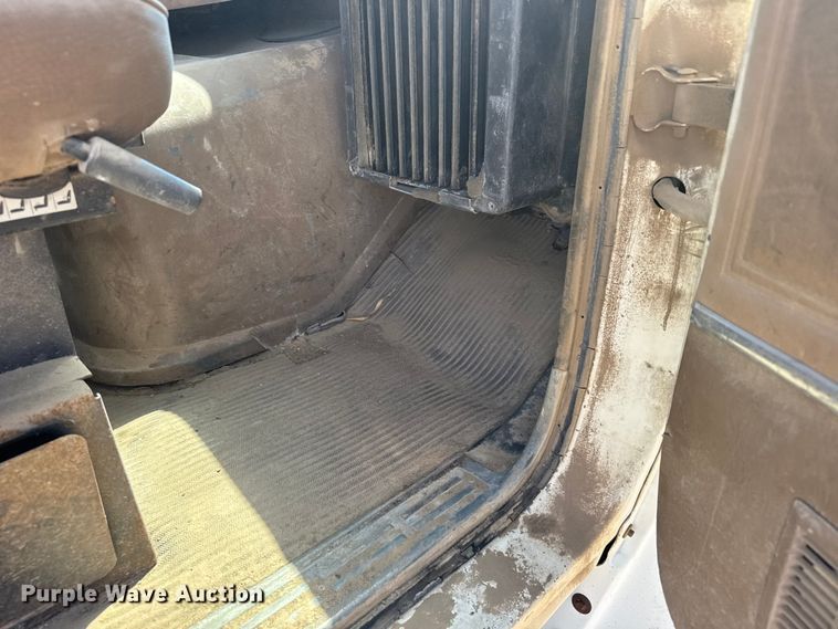 image for item FB7132 1989 Ford LN9000 semi truck