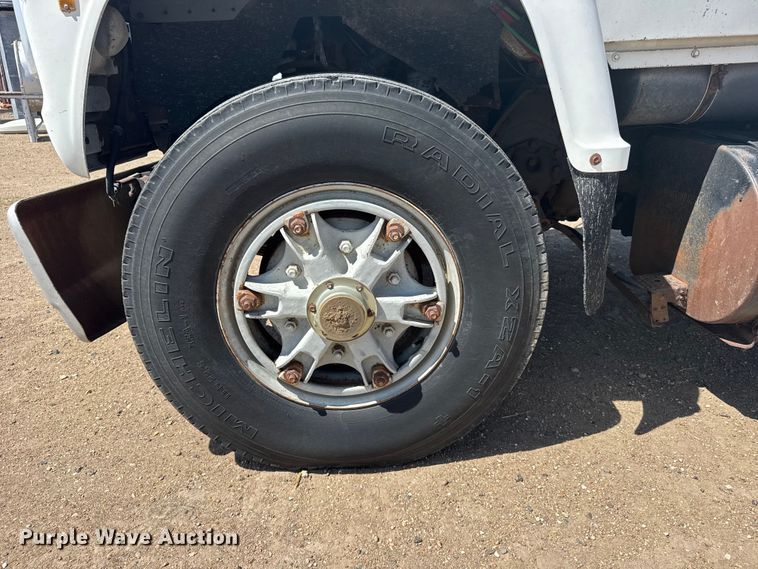 image for item FB7132 1989 Ford LN9000 semi truck