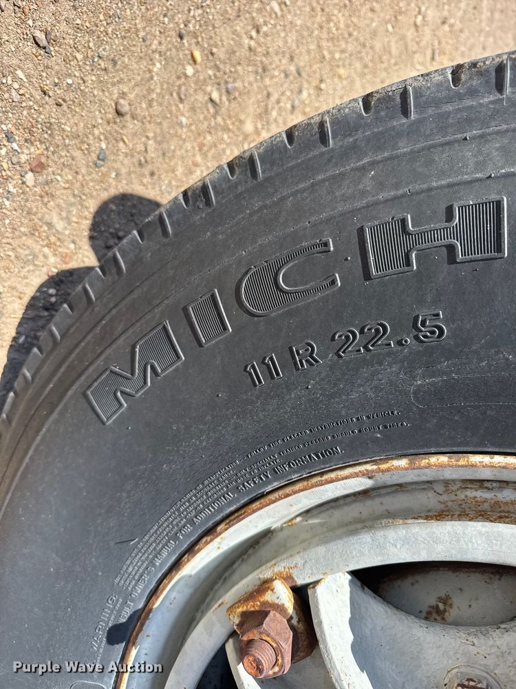 image for item FB7132 1989 Ford LN9000 semi truck