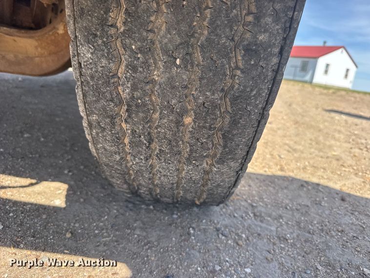 image for item FB7132 1989 Ford LN9000 semi truck