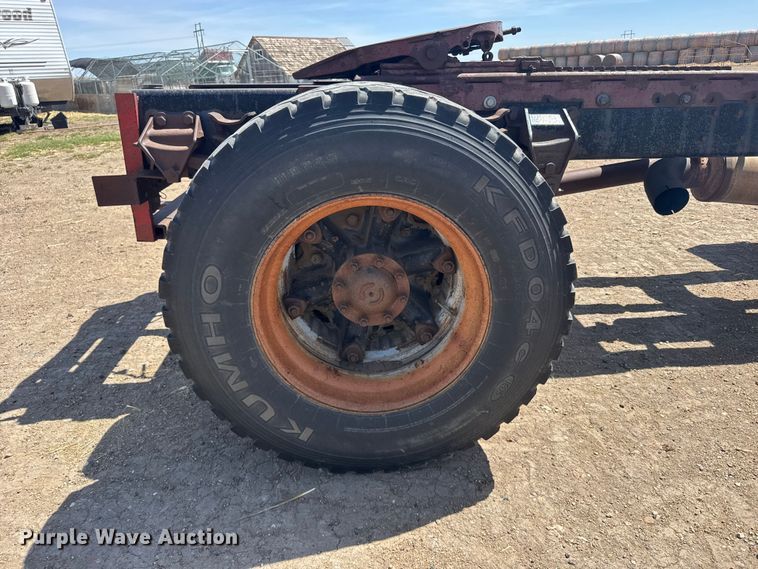 image for item FB7132 1989 Ford LN9000 semi truck