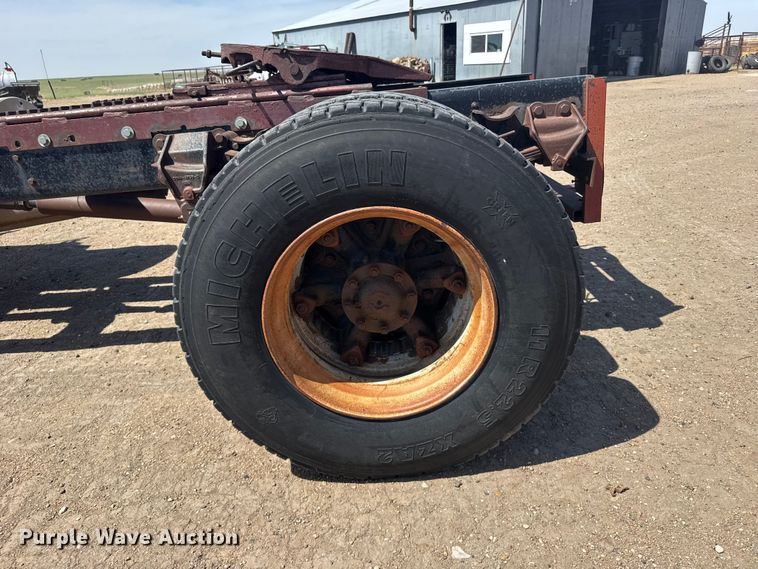 image for item FB7132 1989 Ford LN9000 semi truck