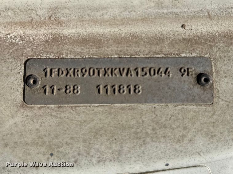 image for item FB7132 1989 Ford LN9000 semi truck