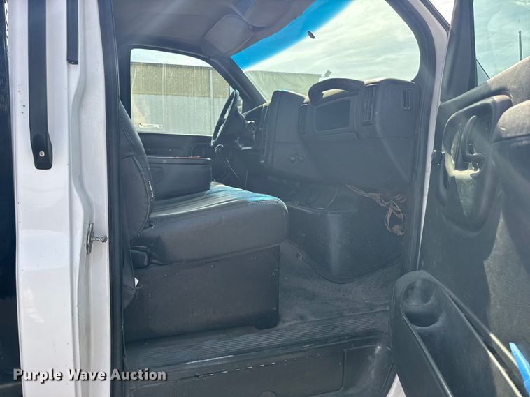 image for item FB7145 2006 GMC C7500 flatbed truck