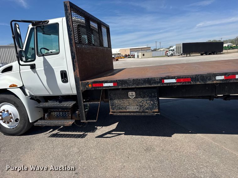 image for item FB7173 2005 International 4300 flatbed truck