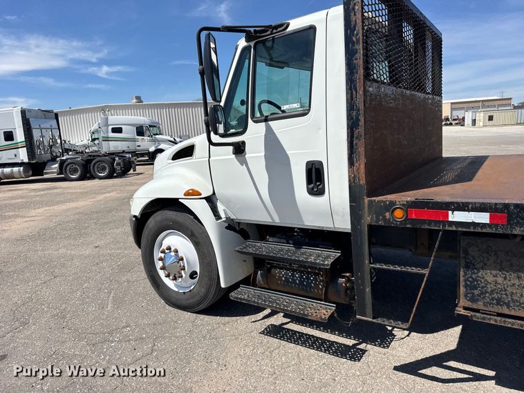 image for item FB7173 2005 International 4300 flatbed truck
