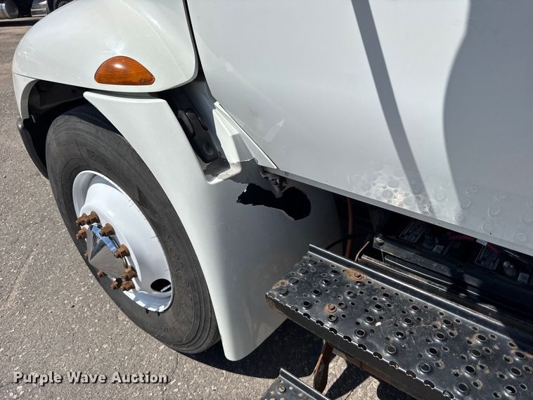 image for item FB7173 2005 International 4300 flatbed truck