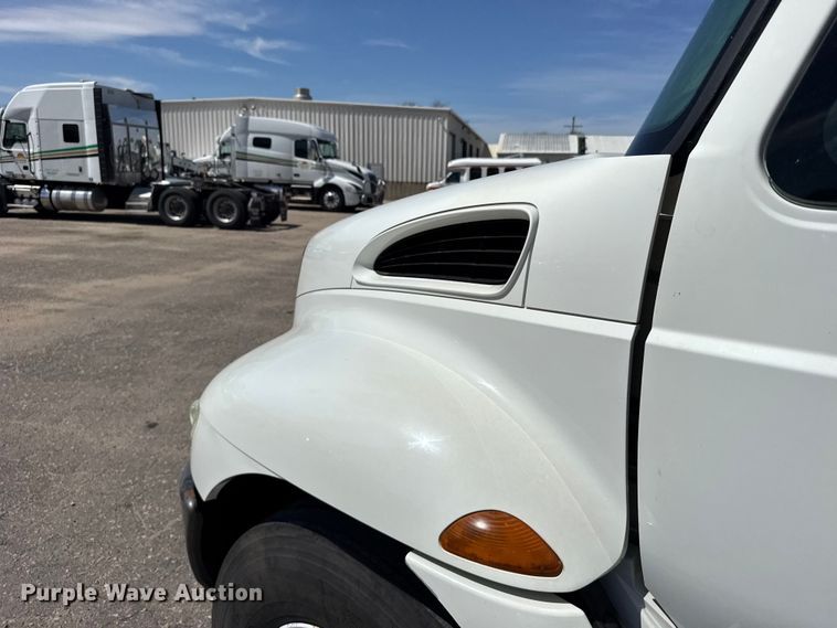 image for item FB7173 2005 International 4300 flatbed truck