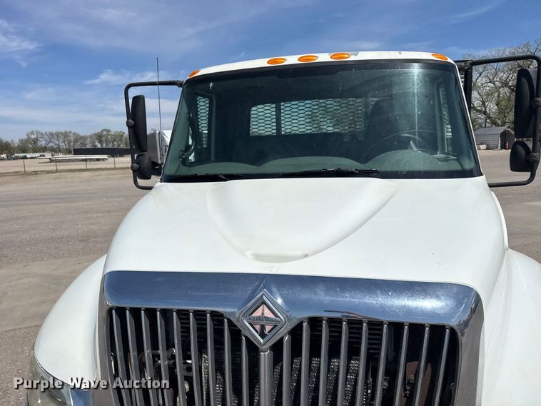 image for item FB7173 2005 International 4300 flatbed truck