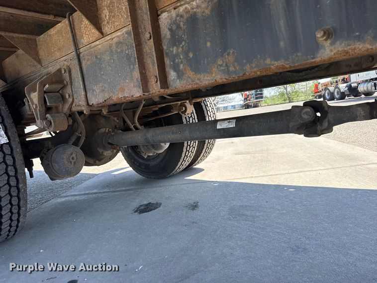 image for item FB7173 2005 International 4300 flatbed truck