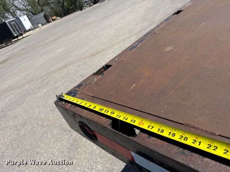 image for item FB7173 2005 International 4300 flatbed truck