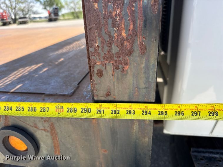 image for item FB7173 2005 International 4300 flatbed truck