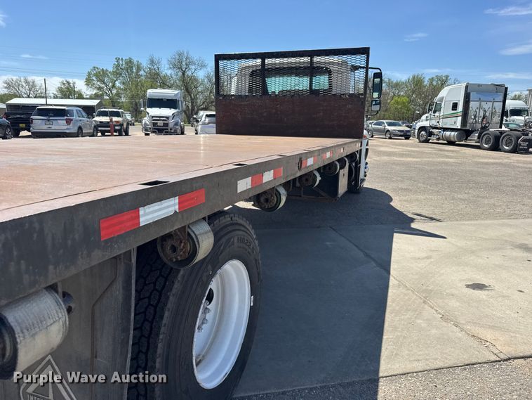 image for item FB7173 2005 International 4300 flatbed truck