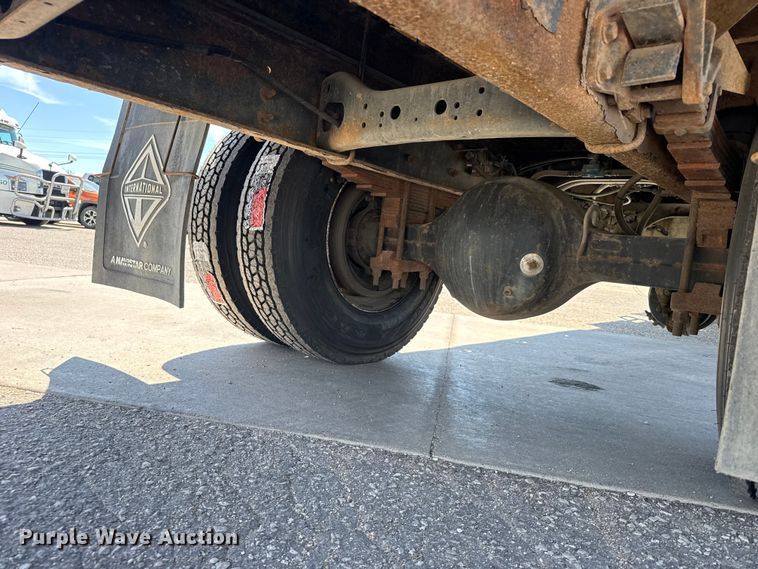 image for item FB7173 2005 International 4300 flatbed truck