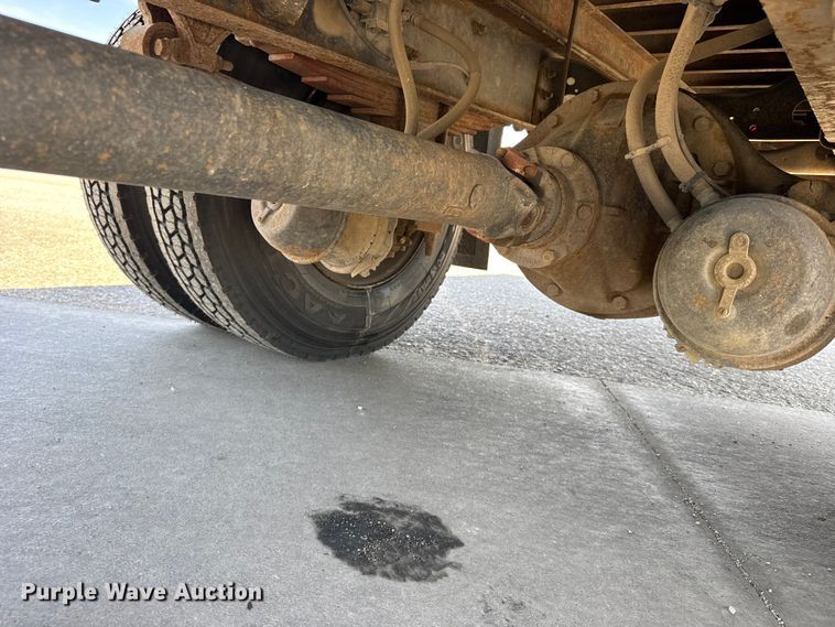 image for item FB7173 2005 International 4300 flatbed truck