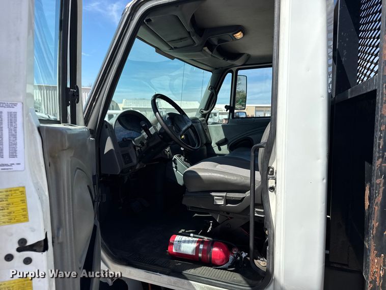 image for item FB7173 2005 International 4300 flatbed truck