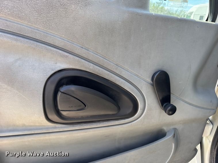 image for item FB7173 2005 International 4300 flatbed truck