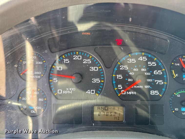 image for item FB7173 2005 International 4300 flatbed truck