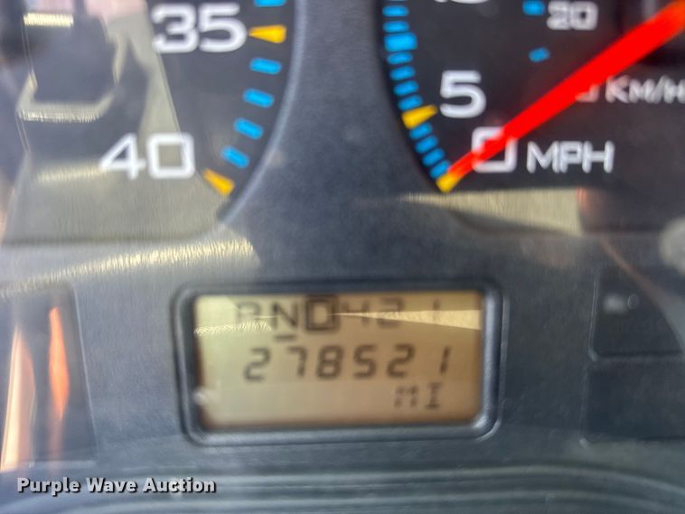 image for item FB7173 2005 International 4300 flatbed truck