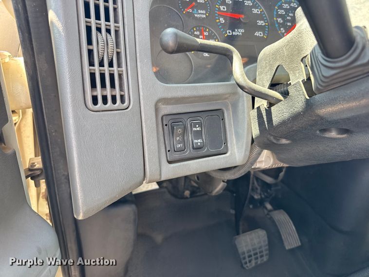 image for item FB7173 2005 International 4300 flatbed truck