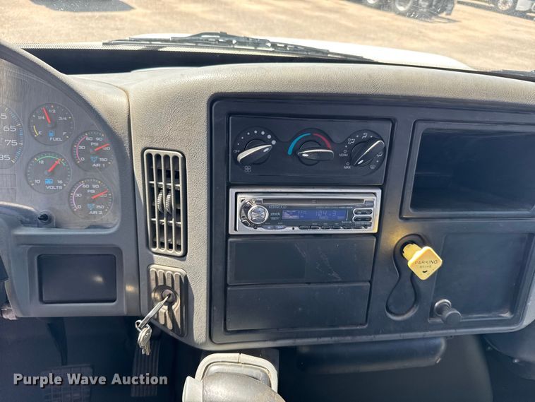 image for item FB7173 2005 International 4300 flatbed truck