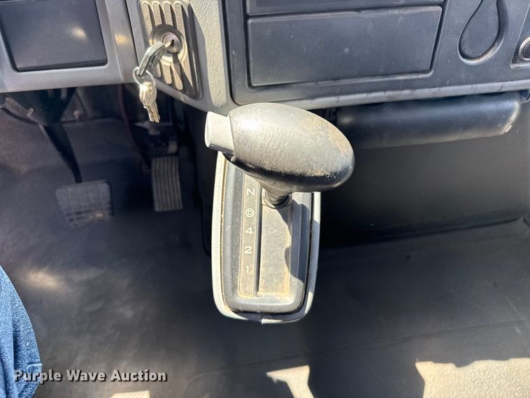 image for item FB7173 2005 International 4300 flatbed truck