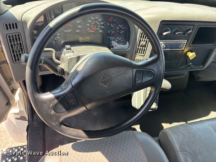 image for item FB7173 2005 International 4300 flatbed truck