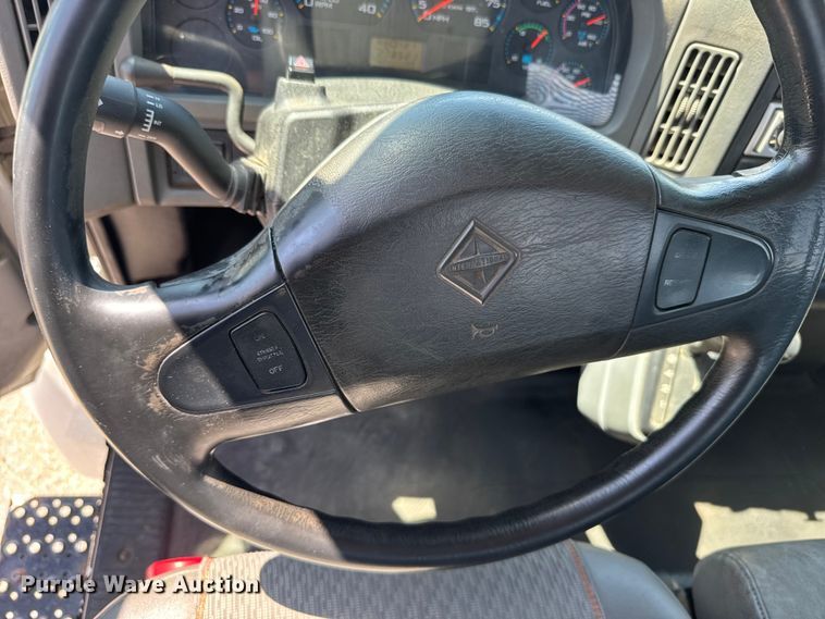 image for item FB7173 2005 International 4300 flatbed truck