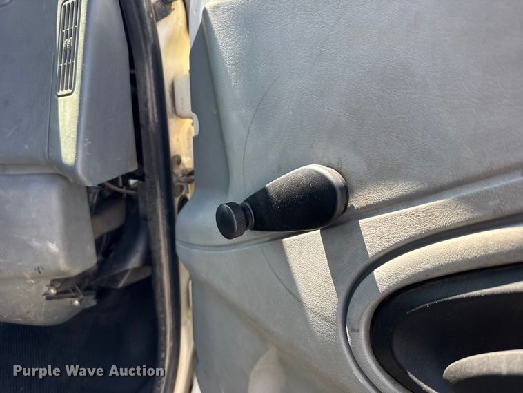 image for item FB7173 2005 International 4300 flatbed truck