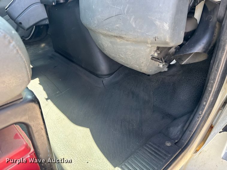 image for item FB7173 2005 International 4300 flatbed truck