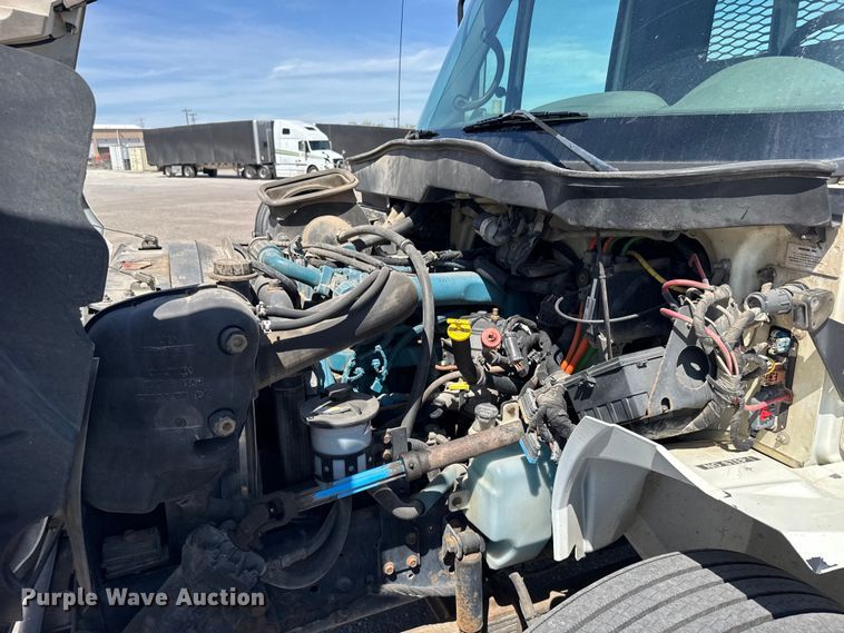 image for item FB7173 2005 International 4300 flatbed truck