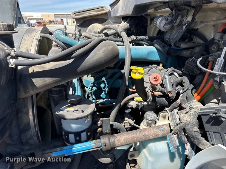 image for item FB7173 2005 International 4300 flatbed truck