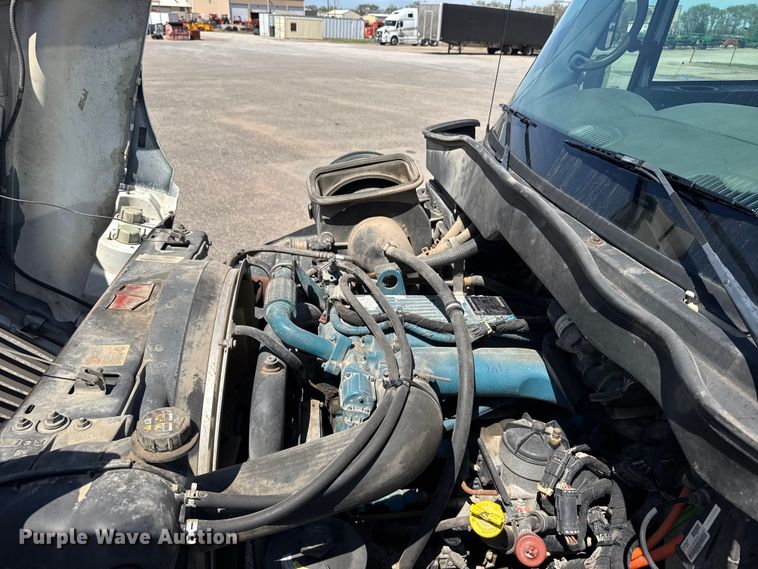 image for item FB7173 2005 International 4300 flatbed truck