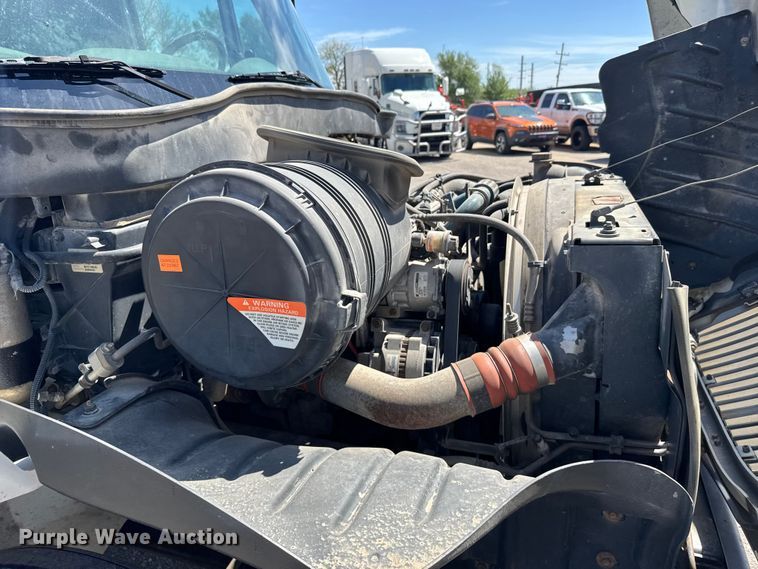 image for item FB7173 2005 International 4300 flatbed truck