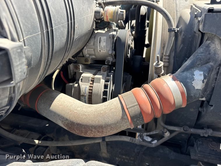 image for item FB7173 2005 International 4300 flatbed truck