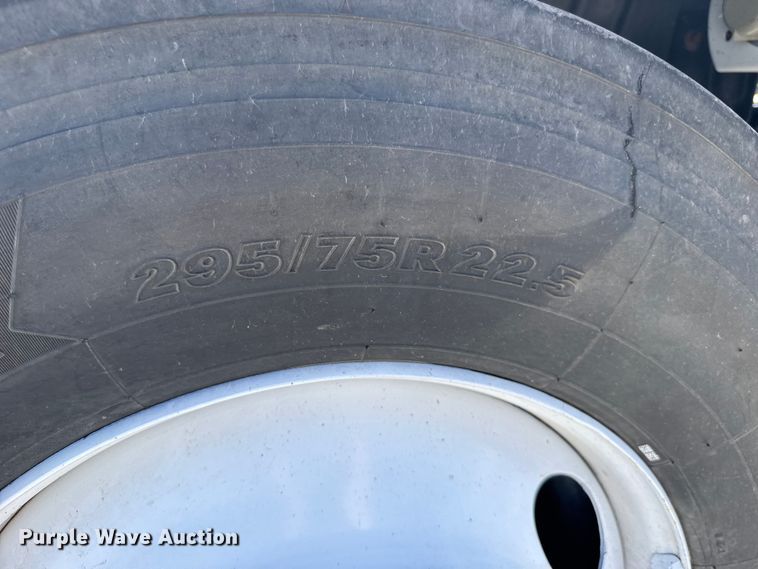 image for item FB7173 2005 International 4300 flatbed truck