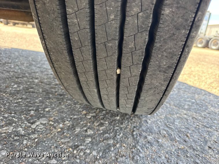 image for item FB7173 2005 International 4300 flatbed truck