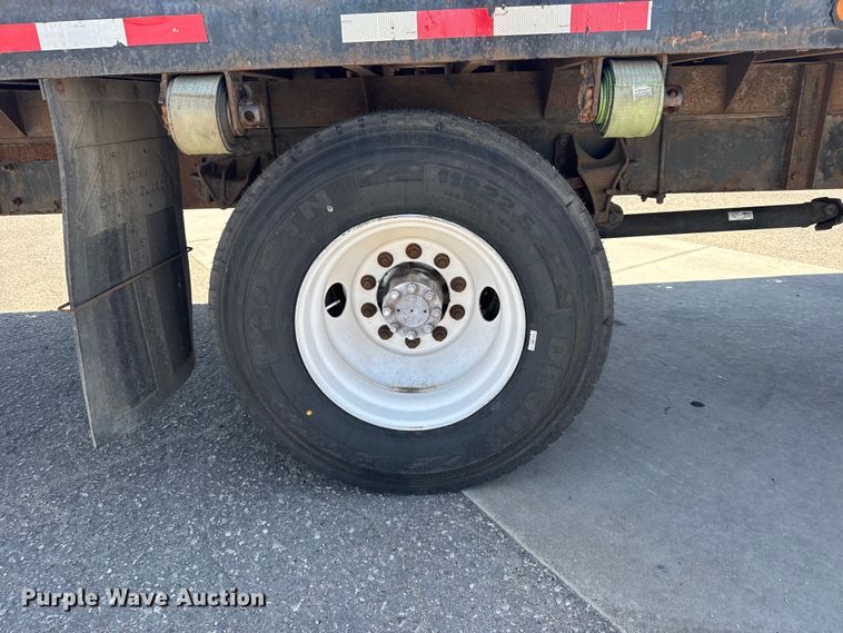 image for item FB7173 2005 International 4300 flatbed truck