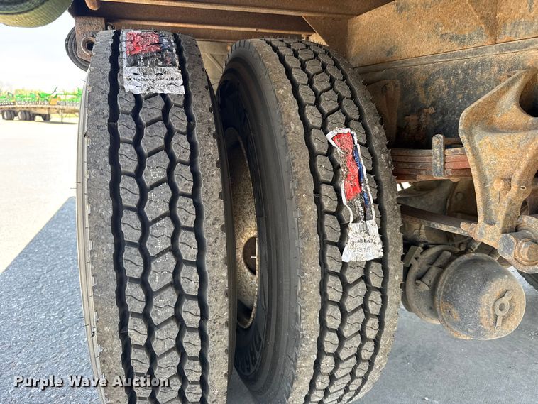 image for item FB7173 2005 International 4300 flatbed truck