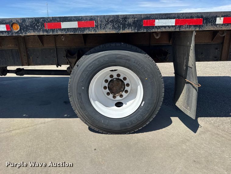image for item FB7173 2005 International 4300 flatbed truck
