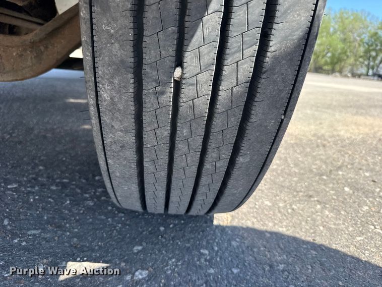 image for item FB7173 2005 International 4300 flatbed truck